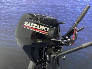 “Suzuki 8 pk buitenboordmotor| Kortstaart | Supermooi “ DF8 Jong gebruikte Kortstaart
