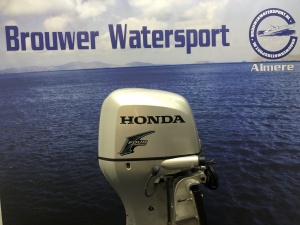 Honda 90 pk buitenboordmotor slechts 111 vaaruren Gebruik motor maar zo goed als nieuw Langstaart