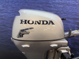 “Honda 20 pk | Kortstaart | Knuppel bediend “ BF20 SHU kortstaart gebruikte nette staat