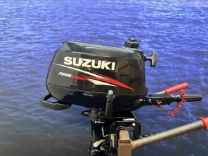 “ Suzuki 5 pk Buitenboordmotor | Langstaart “ DF5 L Langstaart zo goed als nieuw.