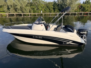 Prins 555 | Suzuki 100 pk  | 15 Vaaruren | 1e Eigenaar “ Console boot Prins 555