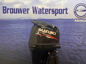 Suzuki 100 pk buitenboordmotor Jong gebruikte motor zo goed als nieuw