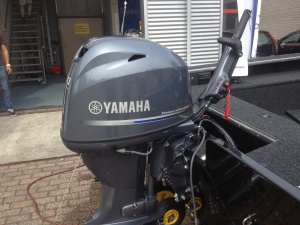 Buitenboord motor Yamaha 50 pk F50 FETL op knuppelbesturing