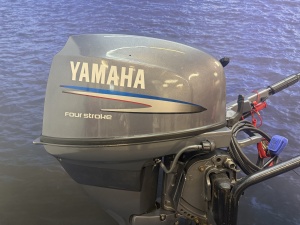 “ Yamaha 25 pk | Elektrische start | Eerste eigenaar  “ F25AMHS  Gebruikte maar zo goed als nieuwe Kortstaart | Knuppel bediend