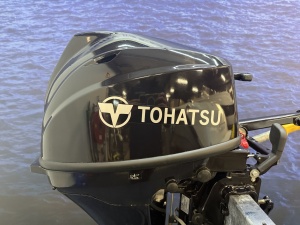 “ Tohatsu 9.8 buitenboordmotor | Top staat “ MFS9.8B L Langstaart | Knuppel bediend | 4 takt | 2 cilinder