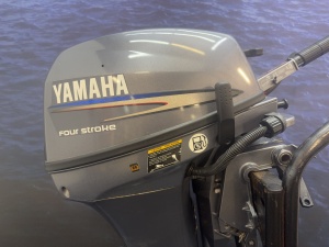 “ Yamaha 8 pk Hightrust | Nieuwstaat | 1e eigenaar “ Zo goed als nieuwe Werkmotor langstaart