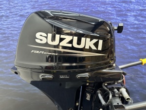 “ Suzuki 20 pk | Powertrim | 1e eigenaar “ DF20 Langstaart powertrim!!
