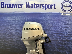 “Honda 50 pk buitenboordmotor | Kortstaart | Powertrim “ BF50 SRTU jong gebruik dus zo goed als nieuwe motor.