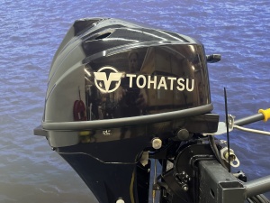“ Tohatsu 9.8 | Kortstaart Afstand Bediening Nieuwstaat “ Zo goed als nieuwe gebruikte motor  Kortstaart, elektrische start, afstandsbediening