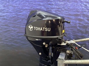 Tohatsu 9.8 pk  Uniek met Trim in  NIEUW STAAT Langstaart afstandsbediening 4 takt 2 cilinder