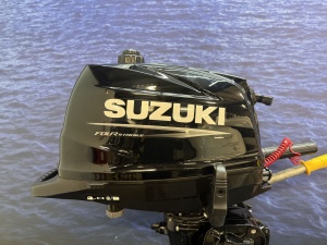 “Suzuki 6 pk buitenboordmotor | Nieuwstaat Kortstaart zo goed als nieuwe gebruikte motor