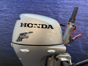 “ Honda 10 pk buitenboordmotor | Absolute nieuwstaat! “ “ BF10D LRU | Langstaart | Elektrische start | Knuppelbediening | “