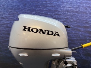 “ Honda 20 pk buitenboordmotor | Nieuwstaat! “ Honda BF20LRU Langstaart afstand bediend el start en