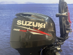 “ Suzuki 60 pk | Nieuwstaat | Big tiller | PowerTrim “ Langstaart elektrische start powertrim knuppel bediend