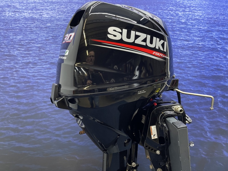 Suzuki 30  buitenboordmotor langstaart elektrische start powertrim