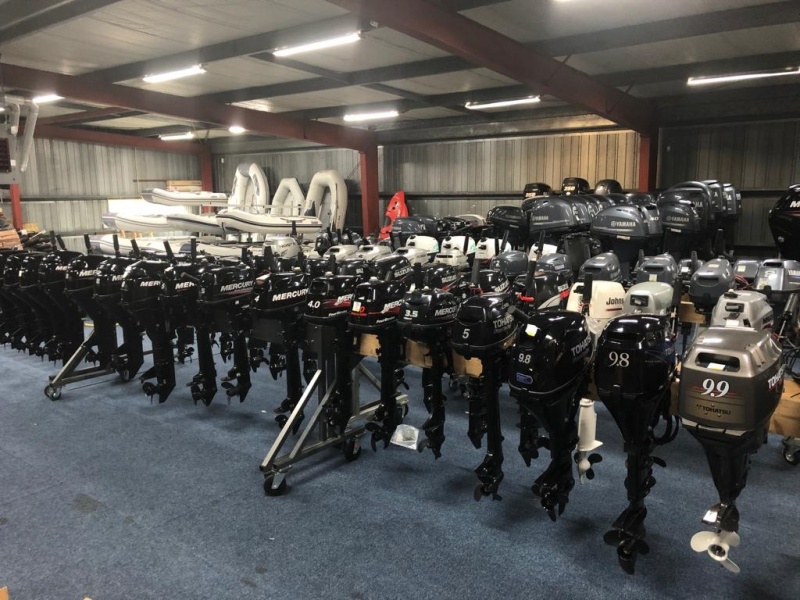 “ Evinrude 15pk buitenboordmotor | 4 Takt | Nieuwstaat “ Kortstaart zo goed als nieuwe occasion. Nauwelijks gebruikt