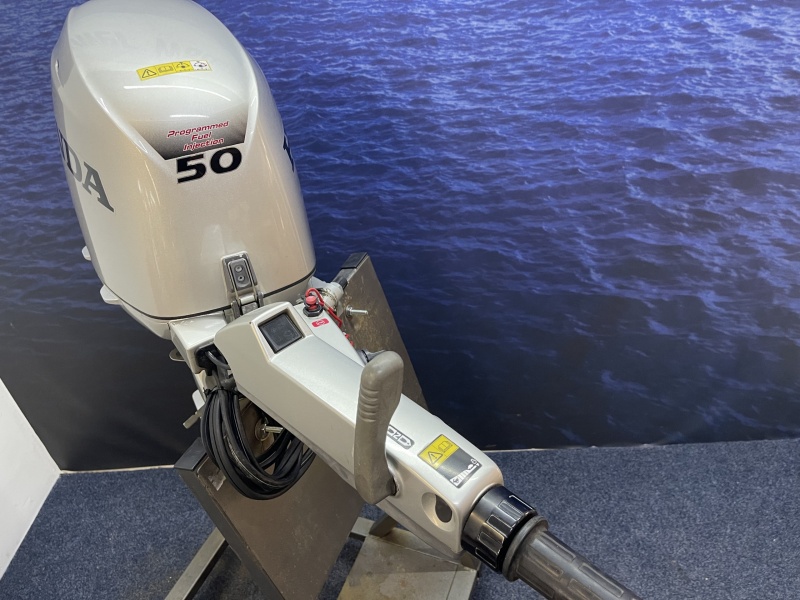 “ Honda 50 pk | Big Tiller | Powertrim | Een plaatje “ LRTU Langstaart el start knuppelbesturing