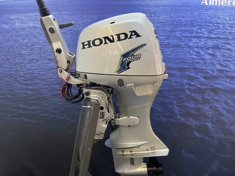 “ Honda 50 pk | Big Tiller | Powertrim | Een plaatje “ LRTU Langstaart el start knuppelbesturing
