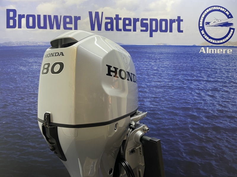 Honda 80 pk buitenboordmotor 16 vaaruren nieuw staat BF80 LRTU n