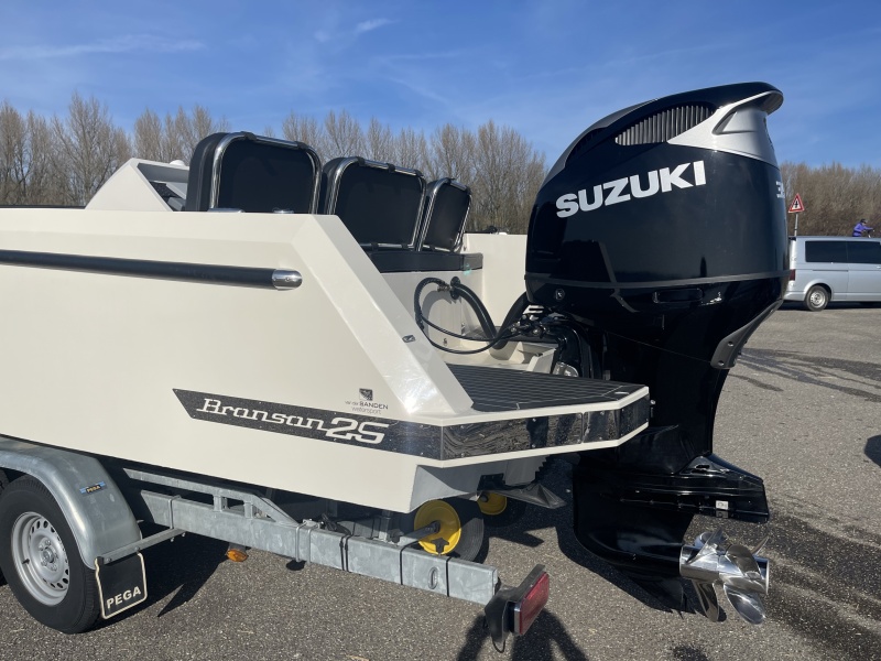 Bronson 25 Bullit Tender Yacht by Steeler