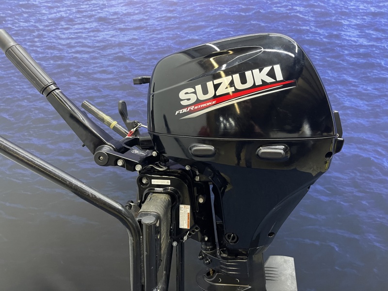 “Suzuki 8 pk buitenboordmotor| Kortstaart | Supermooi “ DF8 Jong gebruikte Kortstaart