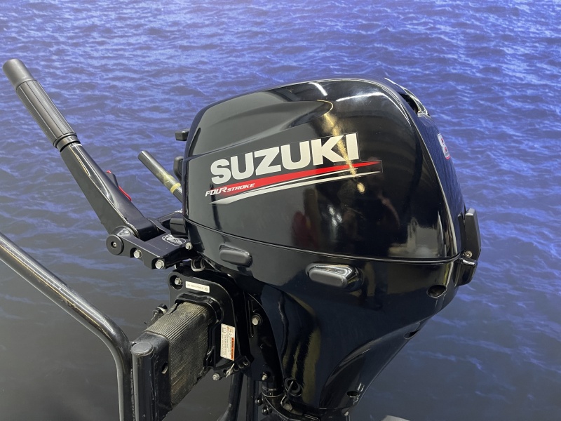 “Suzuki 8 pk buitenboordmotor| Kortstaart | Supermooi “ DF8 Jong gebruikte Kortstaart