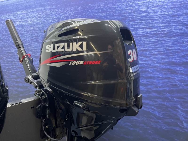 “ Suzuki 30 pk | Powertrim | Knuppel | Elektrische start Langstaart elektrische start knuppel besturing