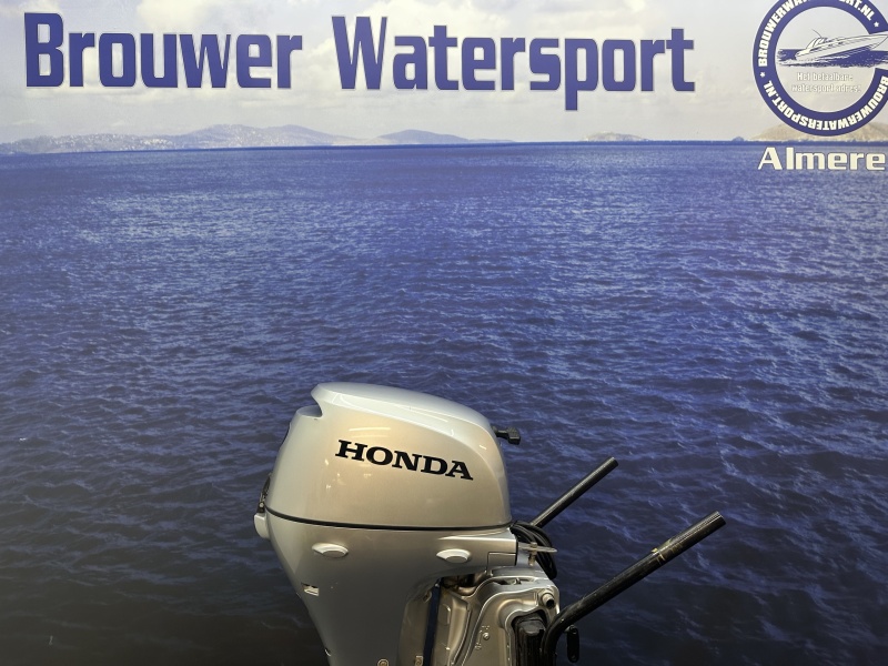 “Honda 20 pk buitenboordmotor | Kort staat afstandsbediend” BF 20 SRU Afstand bediend Elektrische start en tilt