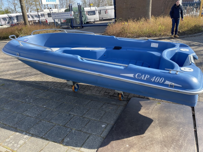 Jeanneau Cap 400 nieuwe ongebruikte overjarige boot