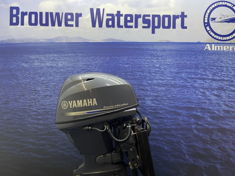 Yamaha 40 pk buitenboordmotor kortstaart powertrim slechts 23 vaaruren!!