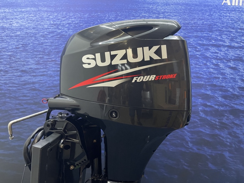 “ Suzuki 40 pk  buitenboordmotor | 4 Takt | Nieuwestaat “ DF40ATL gebruikte zo goed als nieuwe motor met el start powertrim