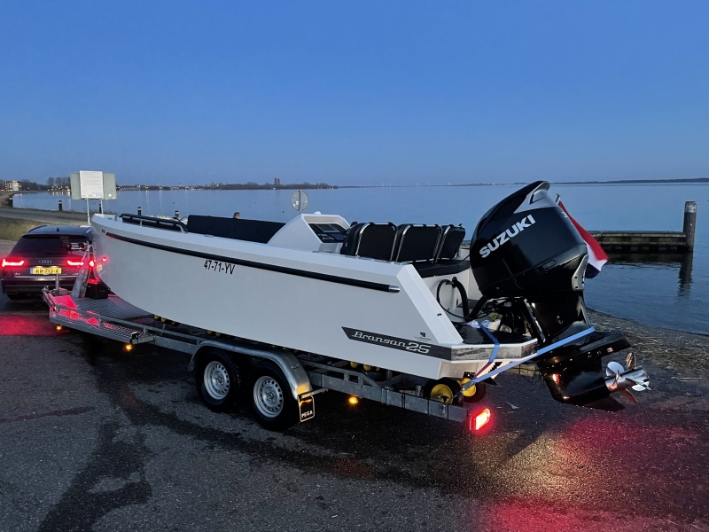 Bronson 25 Bullit Tender Yacht by Steeler