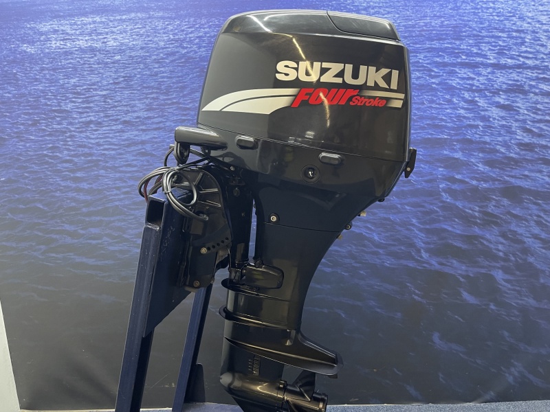 Suzuki 40 pk  buitenboordmotor langstaart el start powertrim