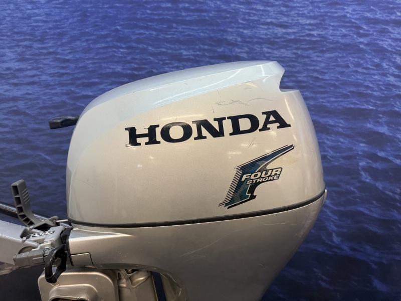 “Honda 20 pk | Kortstaart | Knuppel bediend “ BF20 SHU kortstaart gebruikte nette staat