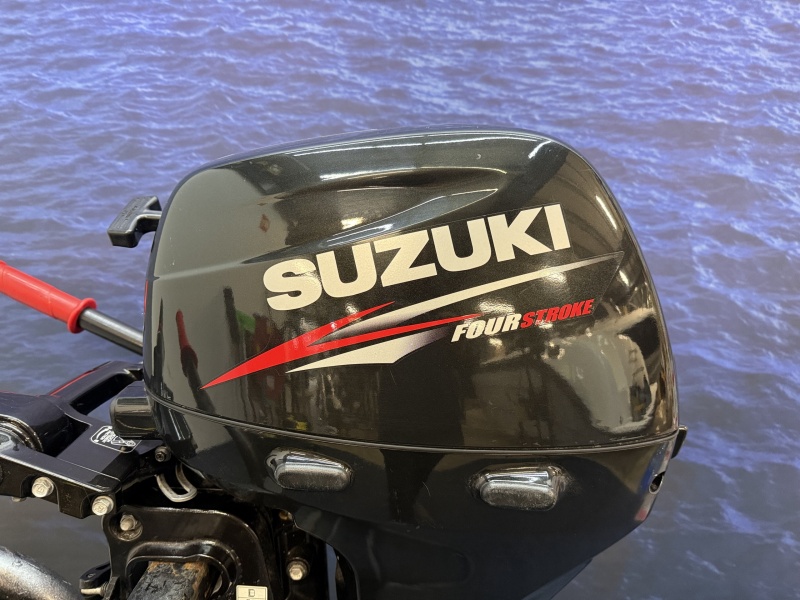 “ Suzuki 9.9pk | Kortstaart | Knuppel  | Zo goed als nieuw “ DF9.9AS kortstaart, knuppel besturing
