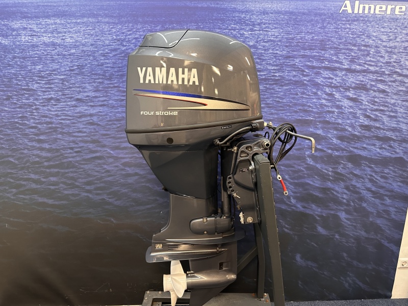 Yamaha 50 pk buitenboordmotor 107 draaiuren Nieuw staat!!! Langstaart elektrische start