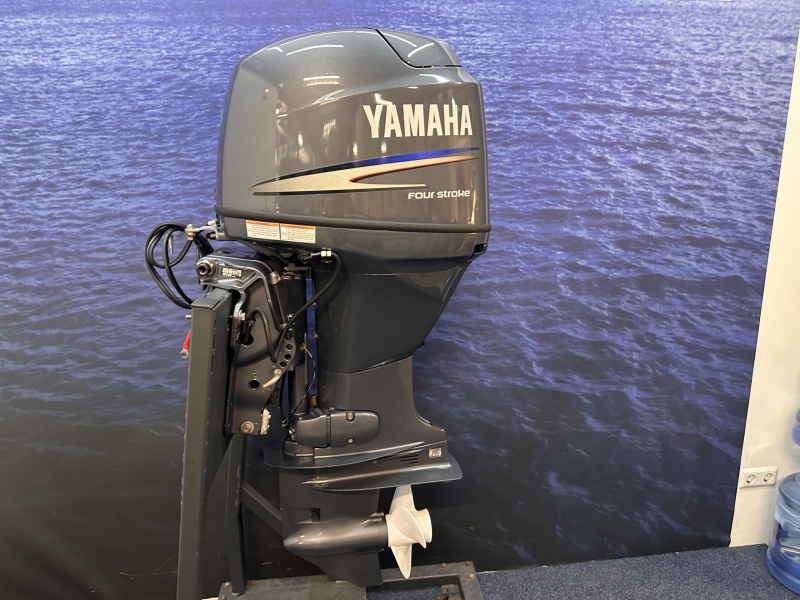 Yamaha 50 pk buitenboordmotor 107 draaiuren Nieuw staat!!! Langstaart elektrische start