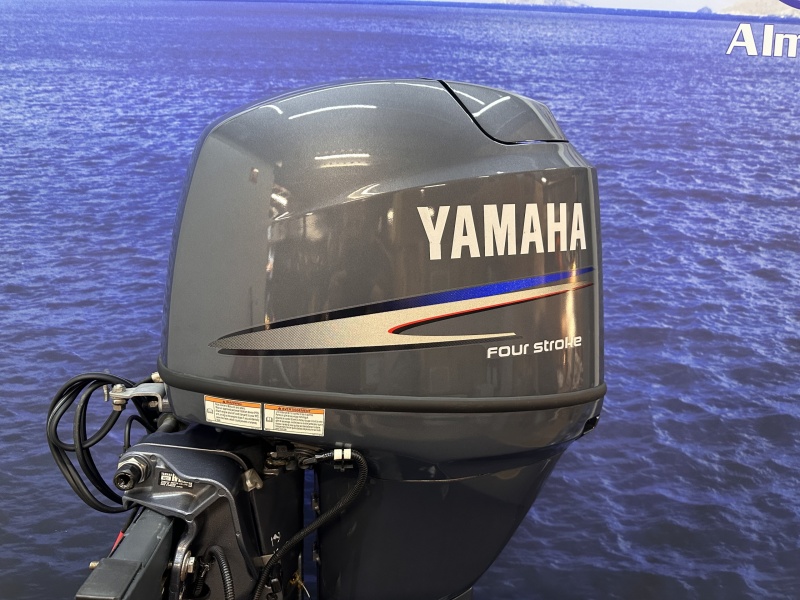 Yamaha 50 pk buitenboordmotor 107 draaiuren Nieuw staat!!! Langstaart elektrische start