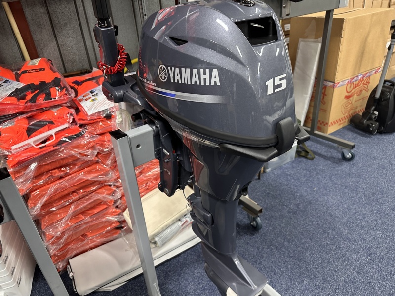 Yamaha Buitenboordmotor nieuw F15 CEHPL unieke motor langstaart knuppel bediening elektrische start en power tilt