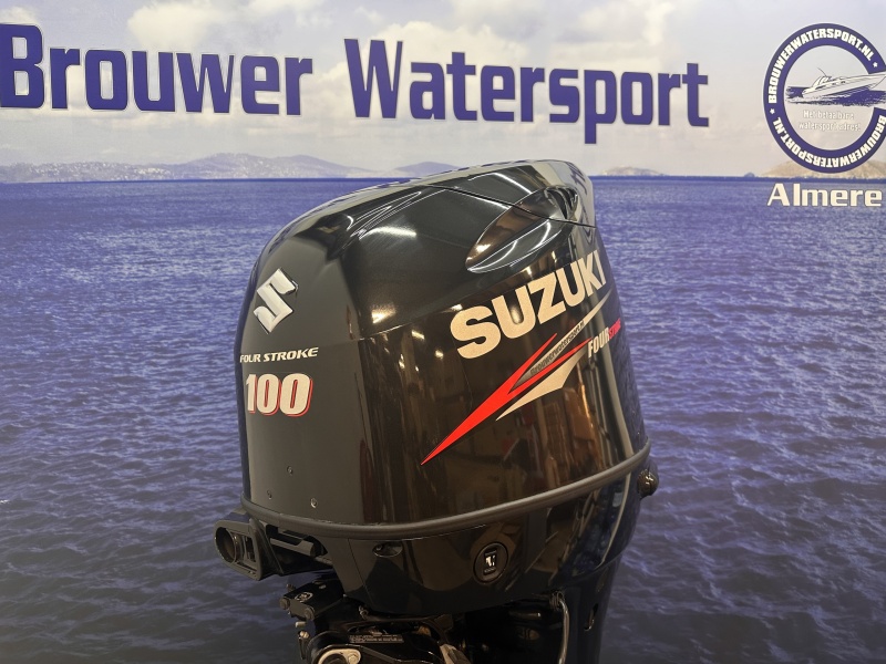 Suzuki 100 pk buitenboordmotor Jong gebruikte motor zo goed als nieuw