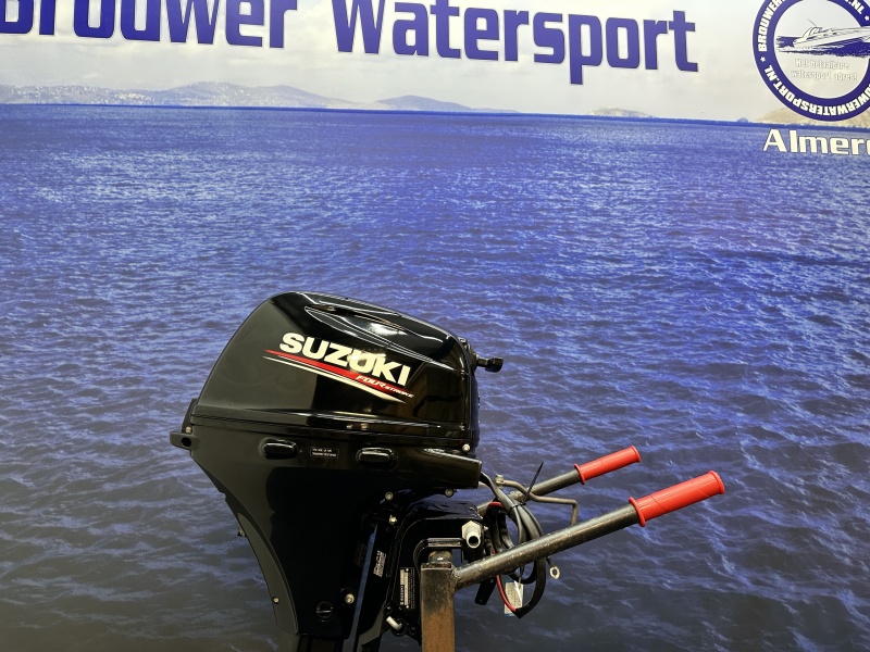 Suzuki 20 pk buitenboordmotor nieuwstaat van eerste eigenaar DF20ARL Langstaart elektrische start afstandsbediening
