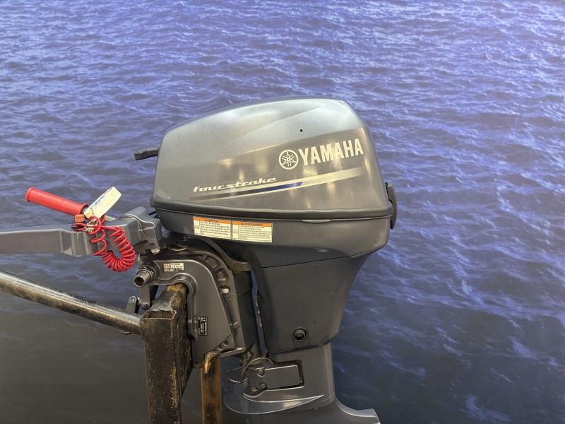 “ Yamaha 9.9 pk buitenboordmotor | Nieuwstaat “ Buitenboordmotor zo goed als nieuwe gebruikte 9.9 pk
