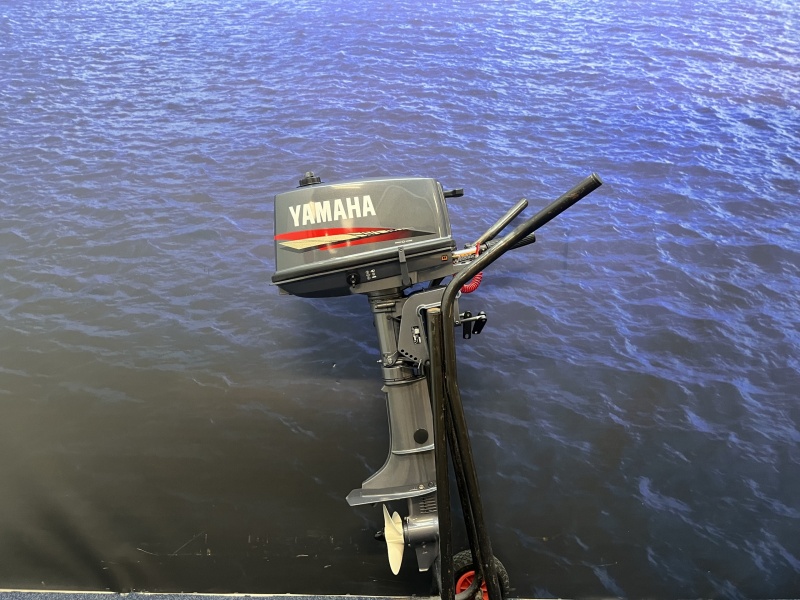 Yamaha 5 pk Yamaha Buitenboordmotor vijf pk kortstaart