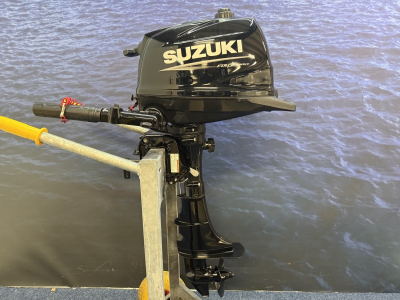 “Suzuki 6 pk buitenboordmotor | Nieuwstaat Absolute nieuwstaat! Geen enkel krasje te vinden