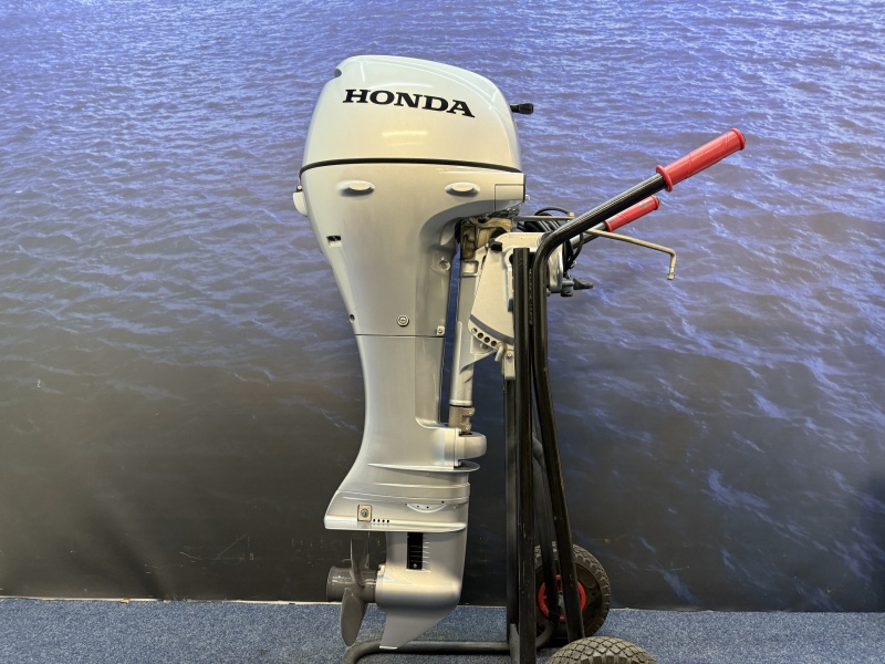 Honda 8 pk | Absolute nieuwstaat | 2024 | 10 pk carburateur Honda 8 pk buitenboordmotor | Langstaart | Elektrische start | Afstandsbediend