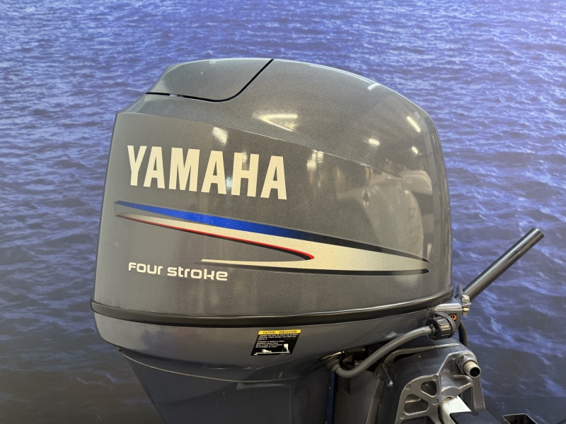 “ Yamaha 60 pk buitenboordmotor | Nieuwstaat | 360 uur “ Langstaart | Elektrische start | Powertrim