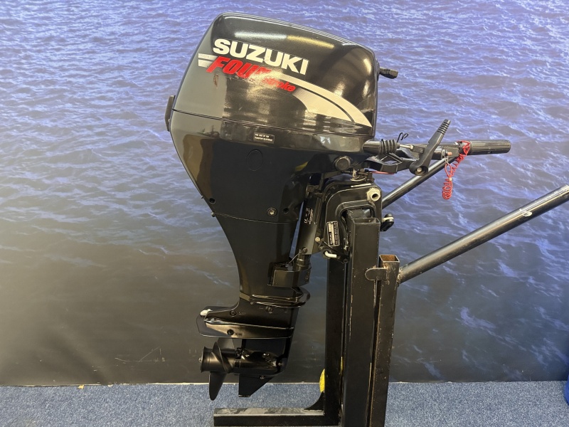 “ Suzuki 15 pk buitenboordmotor | Goede Staat | Kortstaart “ DF15AS Kortstaart knuppel bediening