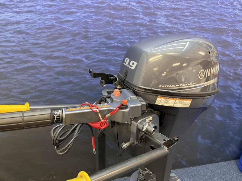“Yamaha 9.9 pk | Buitenboordmotor | Knuppel | El start “ F9.9JEL | Langstaart | Elektrische start | Knuppel en Afstandsbediening