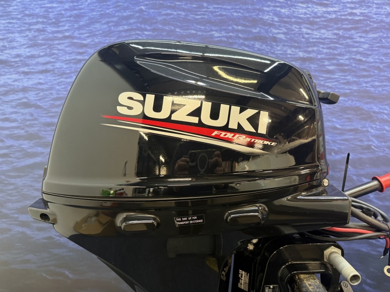 “ Suzuki 20 pk | Kortstaart | Nieuwstaat | Eerste eigenaar “ F20ARS Kortstaart Elektrische start Afstandsbediening