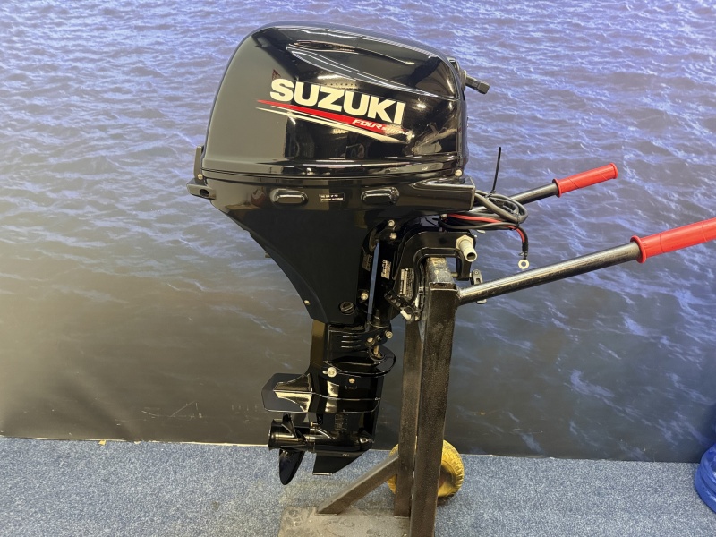 “ Suzuki 20 pk | Kortstaart | Nieuwstaat | Eerste eigenaar “ F20ARS Kortstaart Elektrische start Afstandsbediening